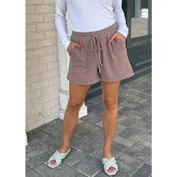 MICHAEL STARS Parker Pocket Drawstring Shorts in Black 2163-BLK - Picture 5 of 7